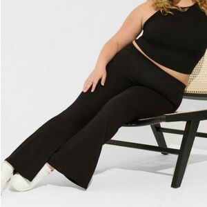 🆕️🖤BLACK FLARE LEGGING WITH POCKETS - FULL LENGTH🖤